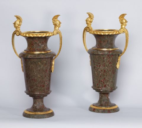 Paar russischer Empire Jasper-Vasen, Kunsthandel Mühlbauer
